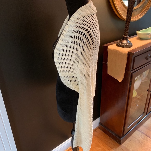 White House Black Market Cream Shrug XS NWT - Picture 2 of 4